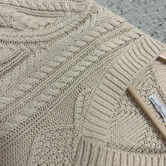 L.L.Bean Signature M cotton cable knit V-Neck sweater in excellent used conditio - Picture 6 of 12